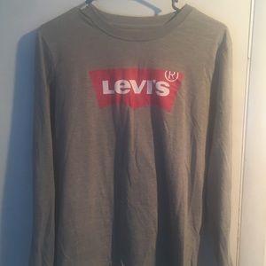 Selling a Levi’s shirt
